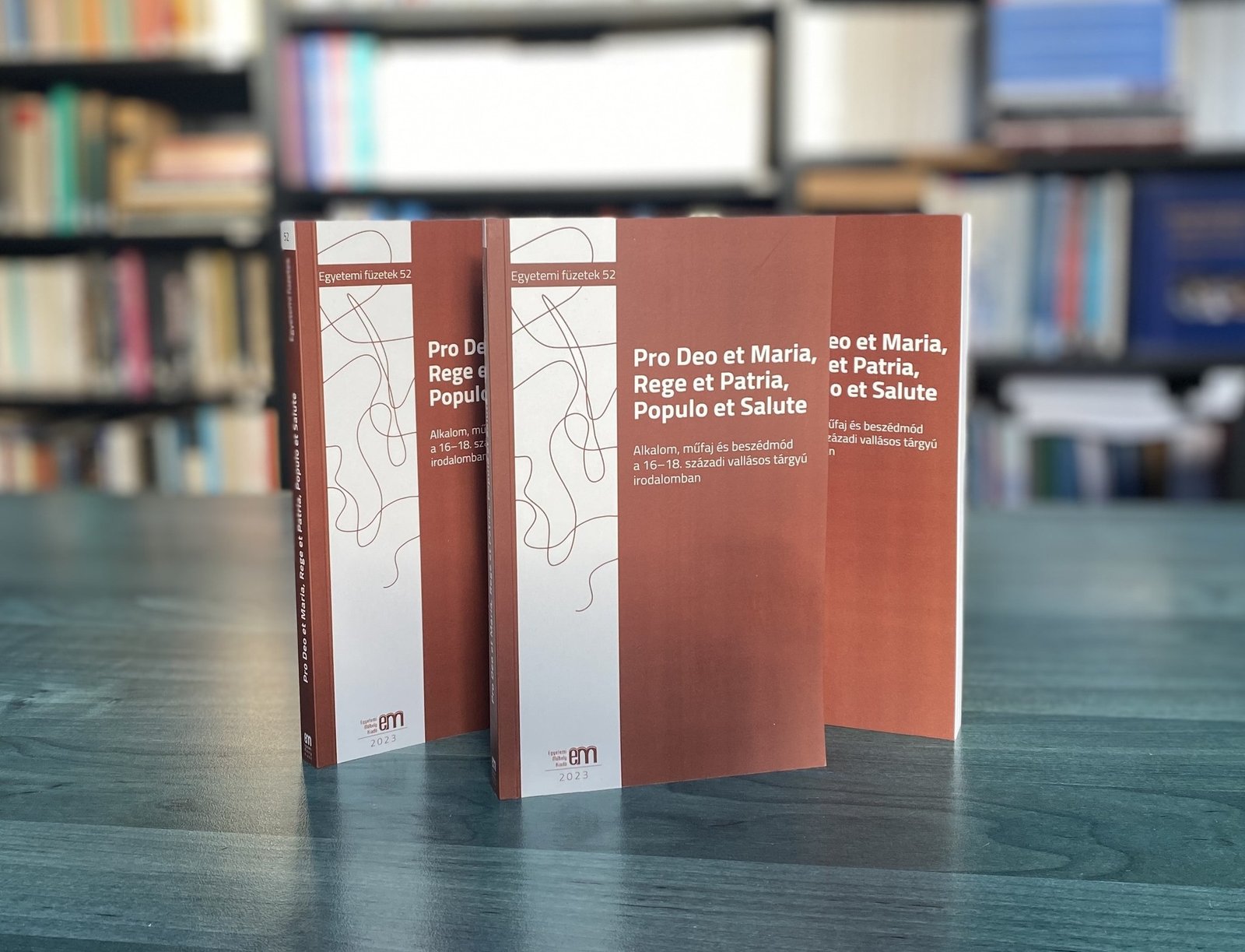 Un nou volum editat care sintetizează activitatea cercetătorilor doctoranzi și postdoctorali de literatură maghiară veche